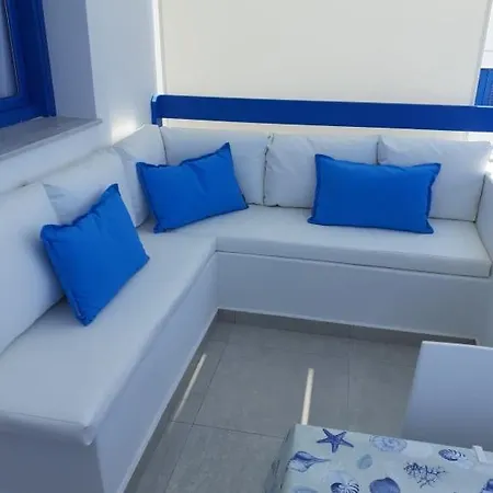 Blue And White & Lägenhet