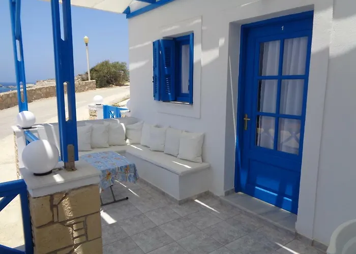 Blue And White & Апартаменты Лефкос-Карпату