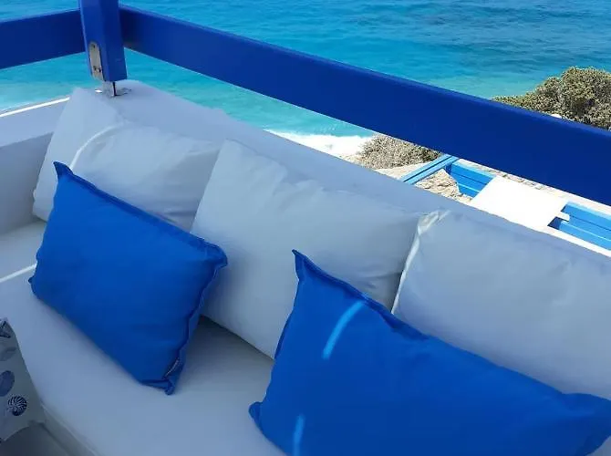 Blue And White & Apartman *