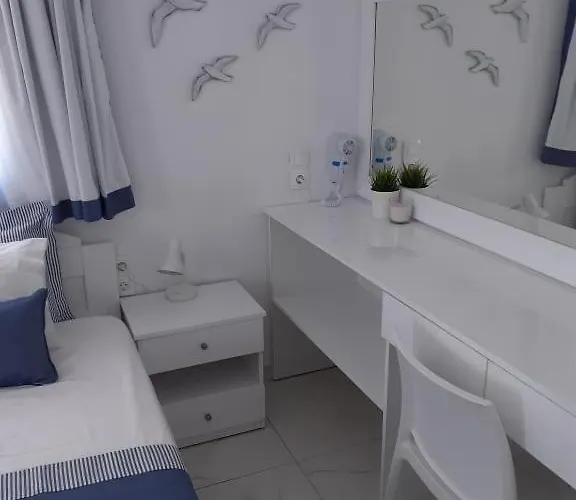 Blue And White & Διαμέρισμα Λευκός Καρπάθου