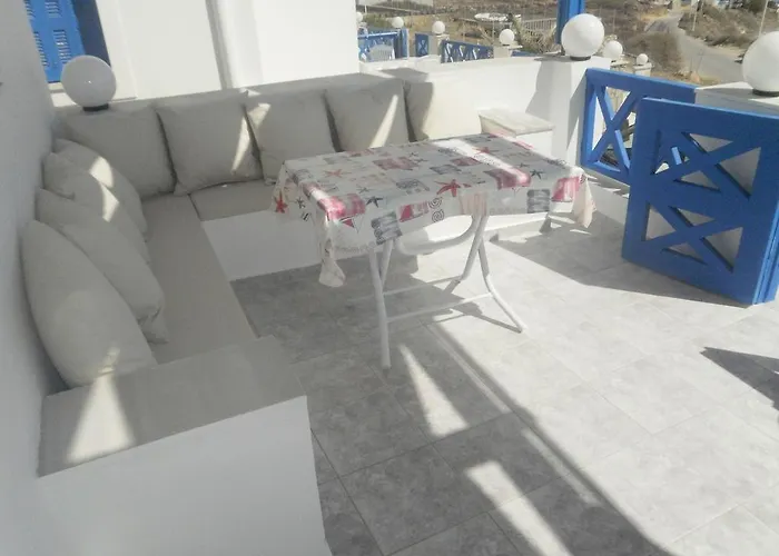 Blue And White & Διαμέρισμα